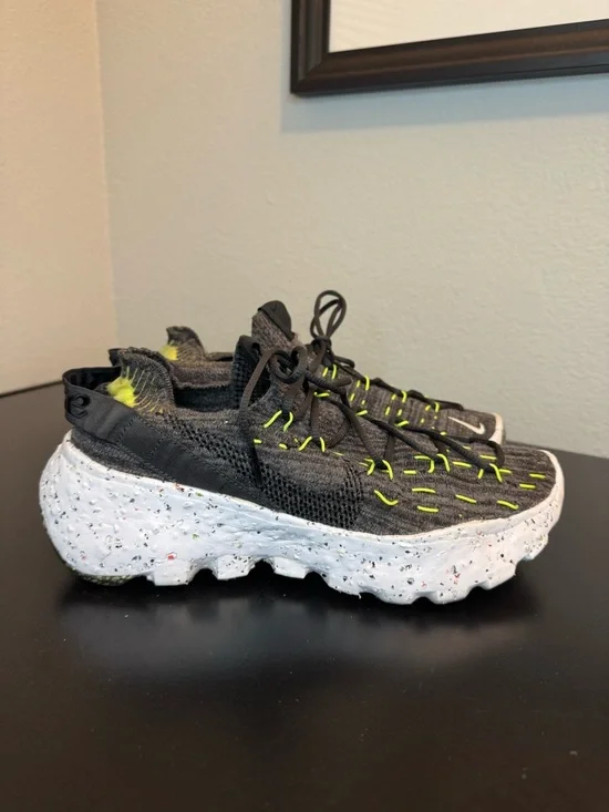 Nike Space Hippie 04 Gray Athletic Sneakers - Picture 4 of 11